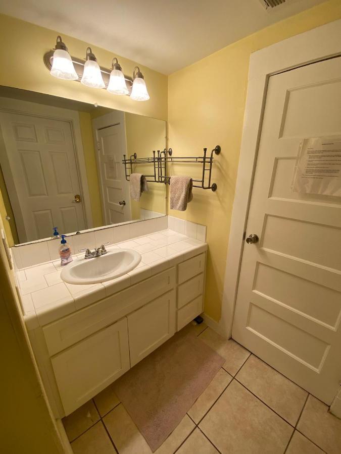 Private Large La Bedroom W Private Half-Bathroom - Ac - Wifi - Private Fridge Near Usc - Exposition Park - Usc Memorial Coliseum - Banc Of California Stadium - Downtown Los Angeles Dtla - University Of Southern California Usc! المظهر الخارجي الصورة