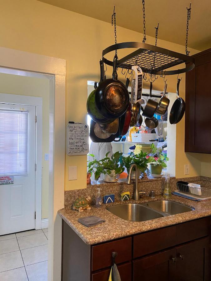 Private Large La Bedroom W Private Half-Bathroom - Ac - Wifi - Private Fridge Near Usc - Exposition Park - Usc Memorial Coliseum - Banc Of California Stadium - Downtown Los Angeles Dtla - University Of Southern California Usc! المظهر الخارجي الصورة